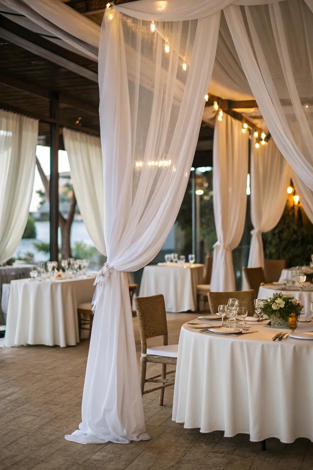 White fabric drapes add elegance and drama to the dinner setting.