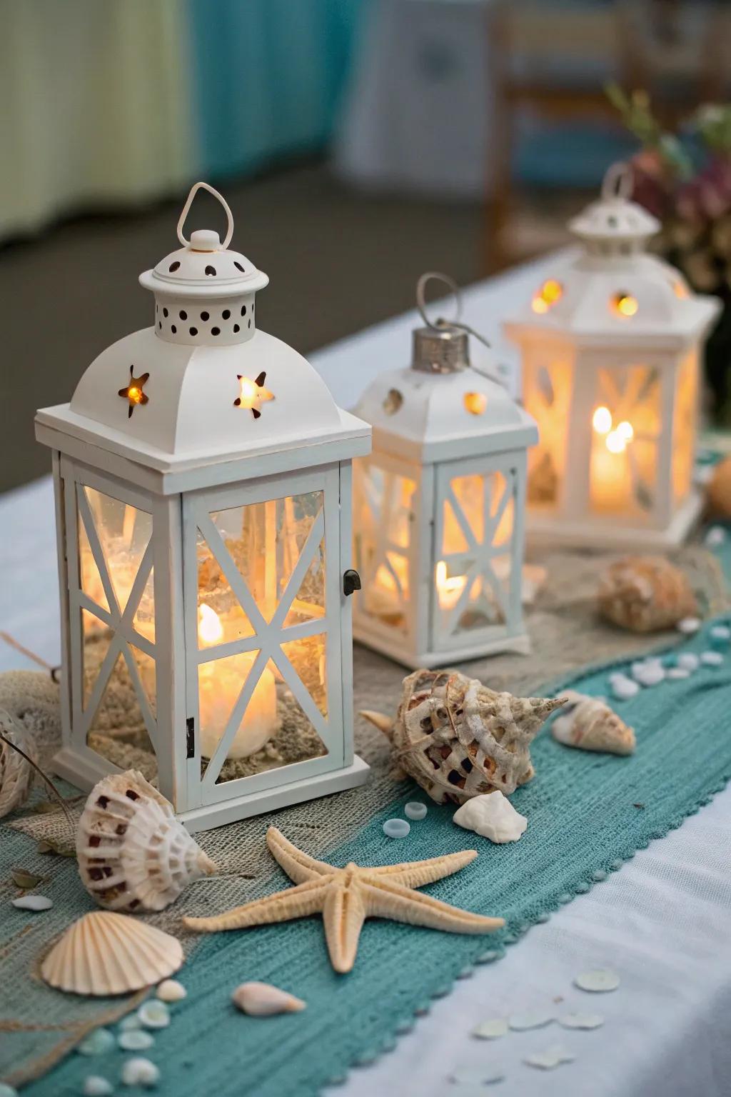 Mini lanterns provide a charming and warm ambiance.