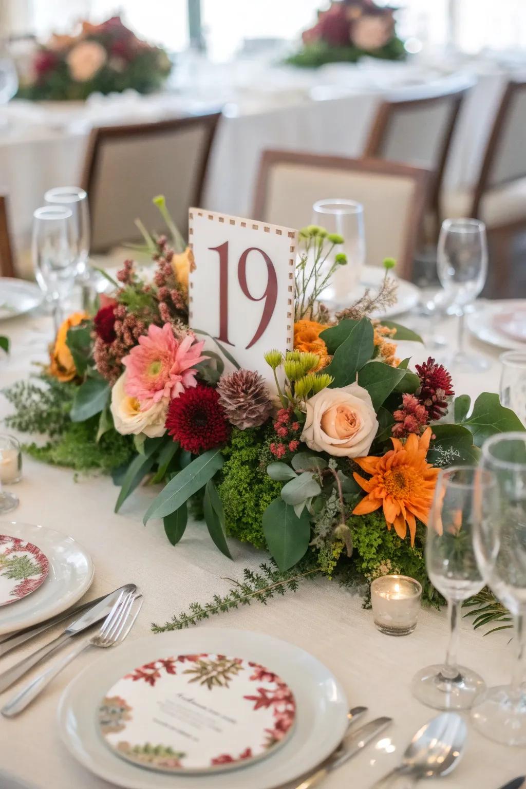 Floral arrangements with numbers offer a seamless and natural table decor.