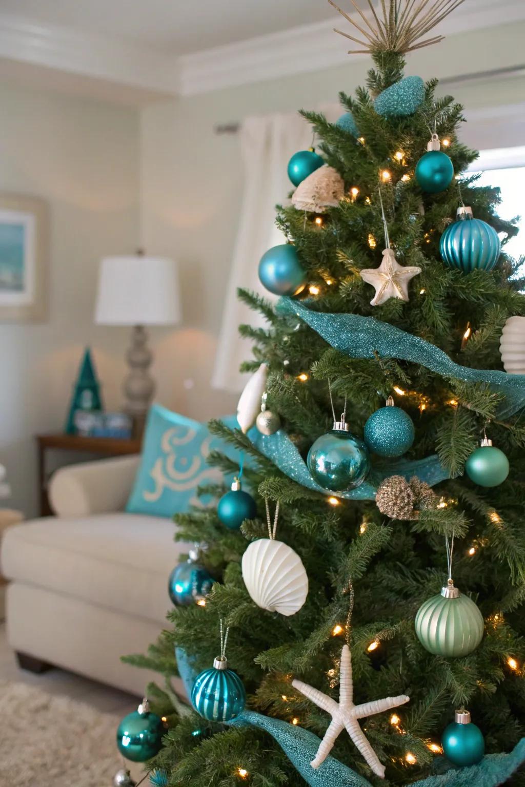A coastal-inspired Christmas tree bringing the seaside home.